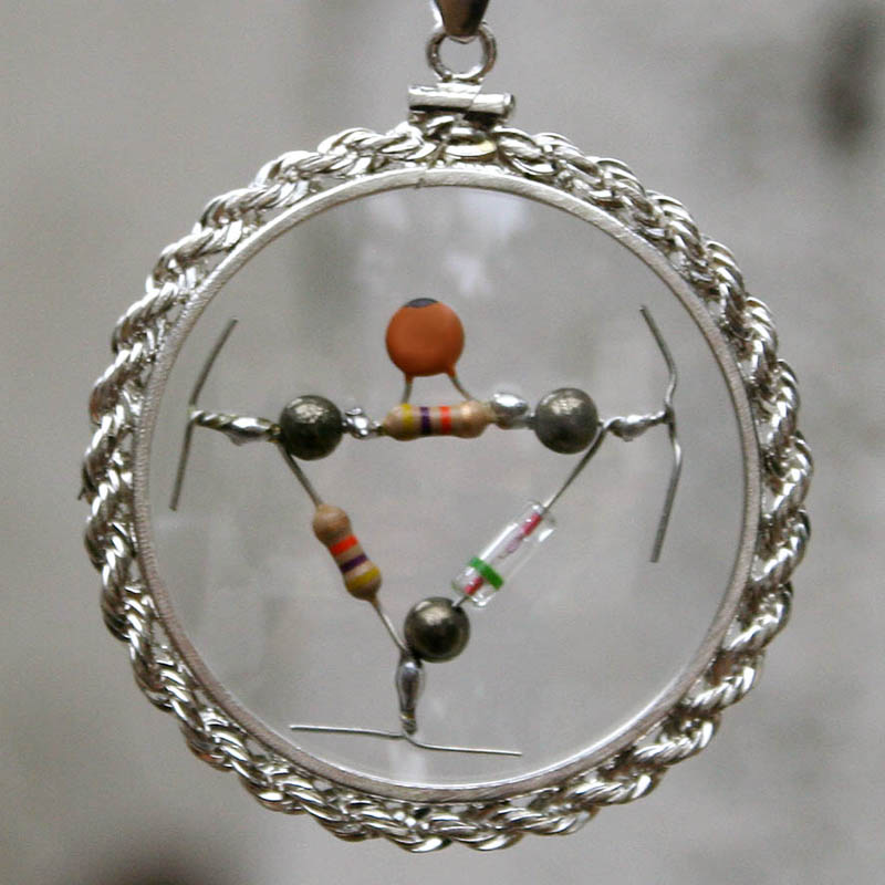 Hyper-Communication DNA-Activator Amulet